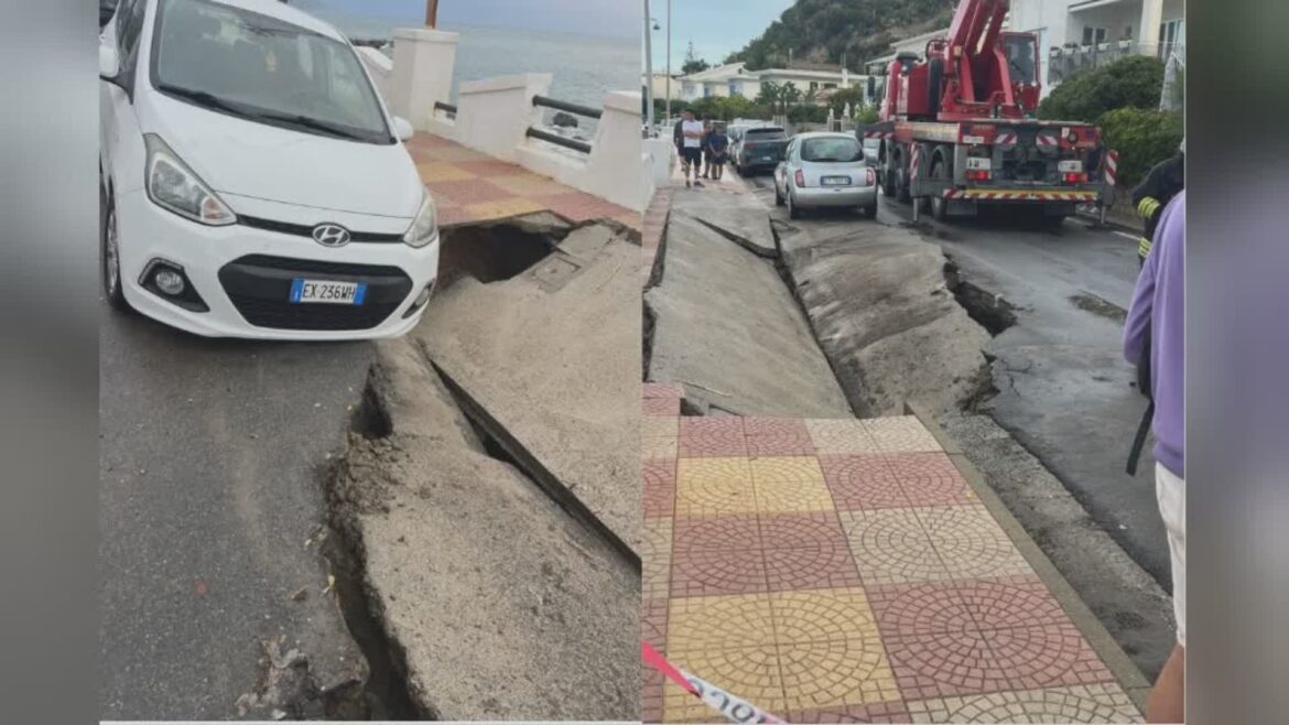 Due auto finite nella voragine scavata del maltempo a San Lucido